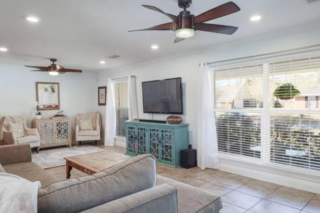 4/3 Home Centrally Located, Beach, Casino, Airport, Dining, Golfing, Shopping, Entertainment Gulfport Εξωτερικό φωτογραφία